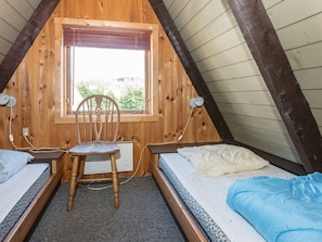 2 bedrooms, cribs/infant beds
