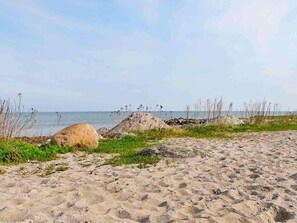 House | Beach - 6 Person Holiday Home in Stroby (Strøby)