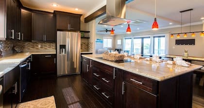 North Shore Country Estate - 17 Acres, Great Views