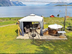 Spa treatment - 10 Person Holiday Home in Lyngseidet (Lyngen)