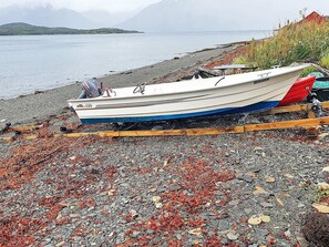 House | Beach | Beach nearby, fishing - 10 Person Holiday Home in Lyngseidet (Lyngen)