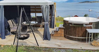 10 Person Holiday Home in Lyngseidet