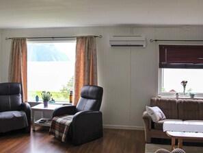 House | Living area - 10 Person Holiday Home in Lyngseidet (Lyngen)