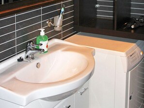 Bathtub - 10 Person Holiday Home in Lyngseidet (Lyngen)