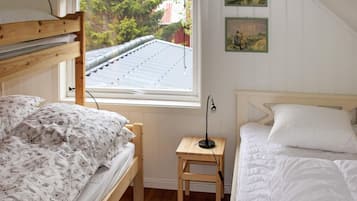 4 bedrooms, individually furnished, bed sheets