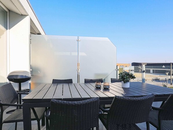 Apartment | Outdoor dining