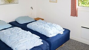 4 bedrooms, cribs/infant beds - Gorgeous Holiday Home in Jutland, Syddanmark With Terrace (Toftlund)