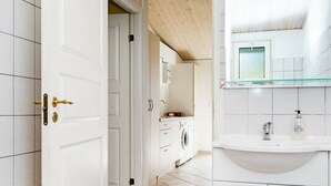 Bathroom - Gorgeous Holiday Home in Jutland, Syddanmark With Terrace (Toftlund)