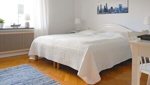 6 bedrooms, individually furnished - Holiday Home in Skärhamn (Skaerhamn)