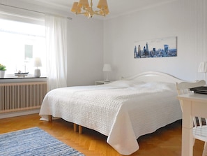 6 bedrooms, individually furnished