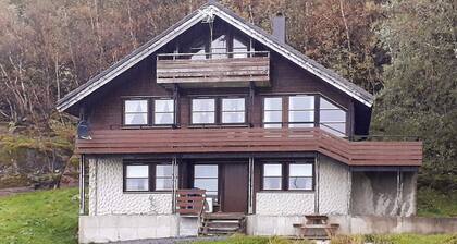 5 Person Holiday Home in Selsoyvik