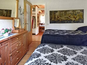 House | 3 bedrooms, individually furnished, bed sheets - 5 Person Holiday Home in Tibro (Tibro)