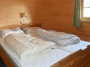 3 bedrooms, individually furnished - 8 Person Holiday Home in Skei i Jølster (Jolster)
