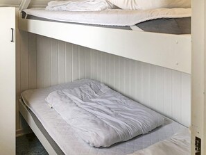 2 bedrooms, cribs/infant beds