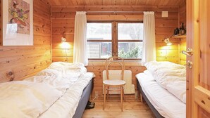 2 bedrooms, cribs/infant beds