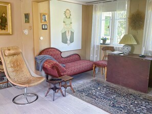 A room with a chaise lounge, a patterned sofa, a small table, and a decorative rug. - 7 Person Holiday Home in Varekil (Varekil)