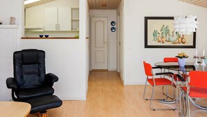 Dining - Alluring Holiday Home in Ebeltoft With Terrace (Ebeltoft)