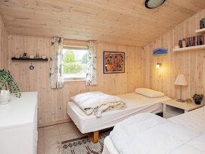 2 bedrooms, cribs/infant beds