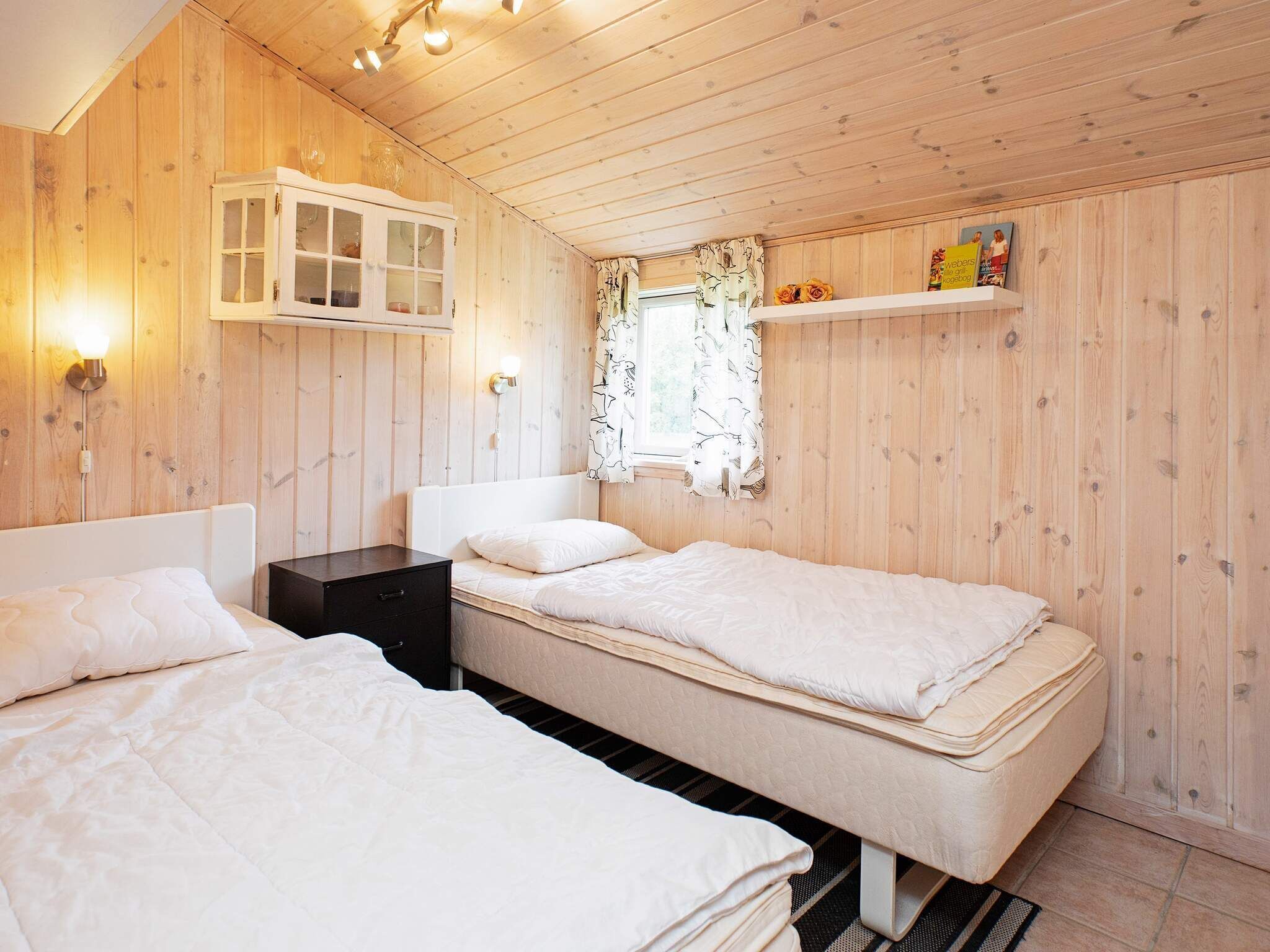 2 bedrooms, cots/infant beds