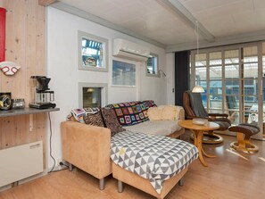 Living room - Luxurious Holiday Home in Midtjylland With Terrace (Juelsminde)