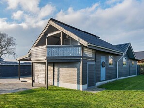 Exterior - Luxurious Holiday Home in Midtjylland With Terrace (Juelsminde)