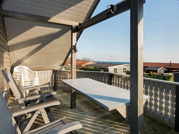 House | Balcony - Luxurious Holiday Home in Midtjylland With Terrace (Juelsminde)