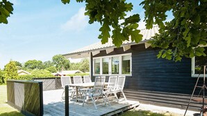 Balcony - Beautiful Holiday Home in Grenaa With Sauna (Grenaa)