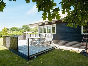 Balcony - Beautiful Holiday Home in Grenaa With Sauna (Grenaa)
