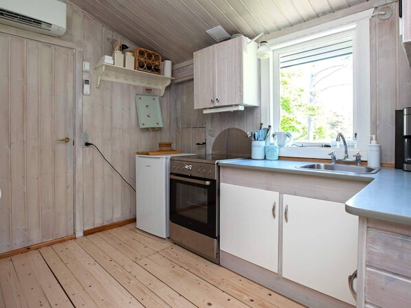 Private kitchen - 5 Person Holiday Home in Albaek (Aalbaek)