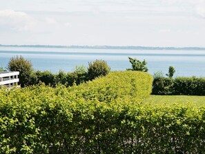 House | Pemandangan air