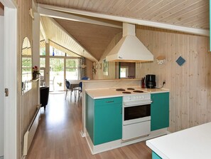 House | Private kitchen | Fridge, microwave, stovetop, dishwasher - Exotic Holiday Home in Nørre Nebel With Sauna (Norre Nebel)