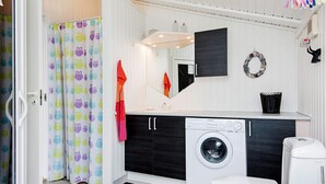 Bathroom - Alluring Holiday Home in Juelsminde With Terrace (Horsens)