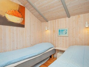 3 bedrooms, cribs/infant beds