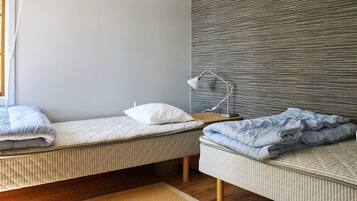 2 Schlafzimmer, individuell eingerichtet, Bettwäsche