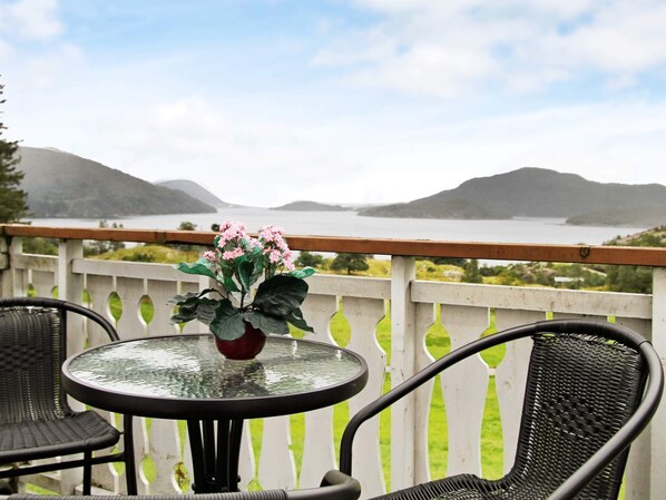 House | Outdoor dining