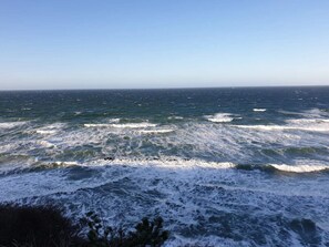 A view of the ocean with waves crashing onto the shore. - 5 Star Holiday Home in Frederiksvaerk (Frederiksvaerk)