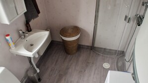 Pancuran mandi 