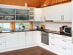 Private kitchen - Holiday Home in Gullesfjord (Kvæfjord)