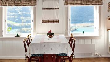 House | Dining