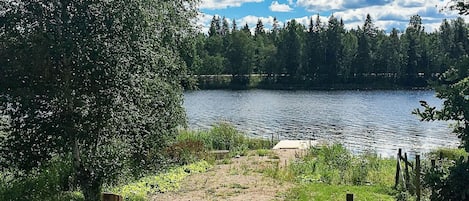 Hus | Utsikt mot vann