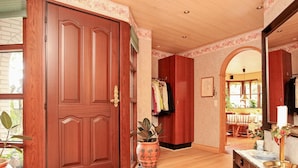 3 bedrooms, cribs/infant beds