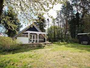 Exterior - Scenic Holiday Home in Jutland With Large Lawns (Ebeltoft)