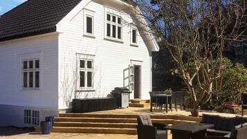 House | Outdoor dining