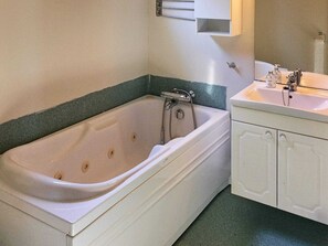 House | Bathroom | Hair dryer - 4 Star Holiday Home in Hovag (Lillesand)