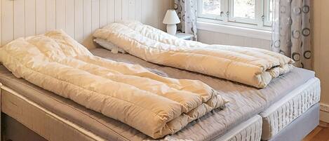 3 bedrooms, individually furnished, iron/ironing board