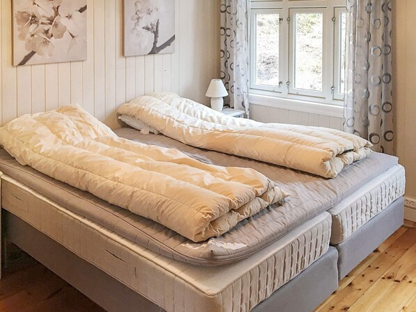 3 bedrooms, individually furnished, iron/ironing board