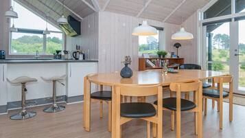 Casa | Cocina privada | Refrigerador, microondas, parrilla de estufa y lavavajillas