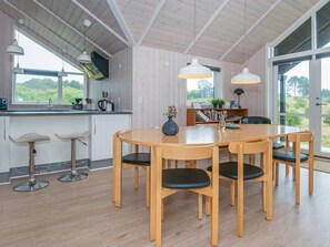 Maison | Cuisine privée | Réfrigérateur, micro-ondes, plaque de cuisson, lave-vaisselle