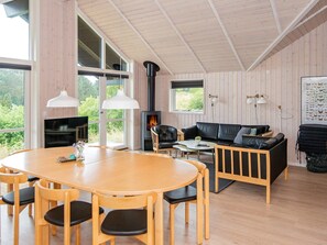 House | Living room - Alluring Holiday Home in Knebel With Pool (Knebel)