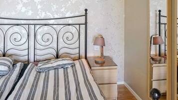 House | 3 bedrooms, individually furnished, bed sheets